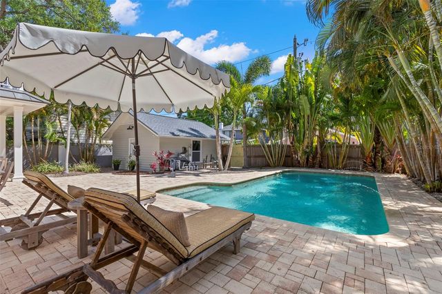 516 17TH AVENUE NE, St Petersburg, FL 33704