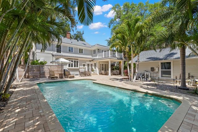 516 17TH AVENUE NE, St Petersburg, FL 33704