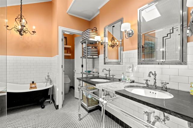 516 17TH AVENUE NE, St Petersburg, FL 33704