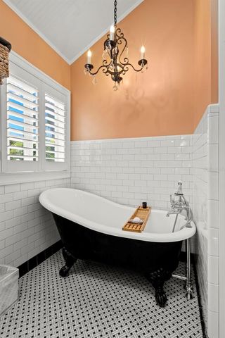 516 17TH AVENUE NE, St Petersburg, FL 33704