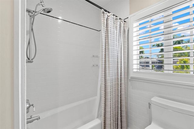 516 17TH AVENUE NE, St Petersburg, FL 33704