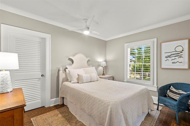 516 17TH AVENUE NE, St Petersburg, FL 33704