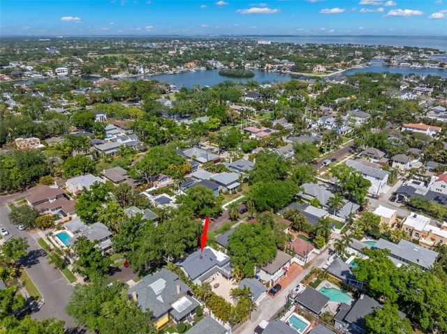 516 17TH AVENUE NE, St Petersburg, FL 33704