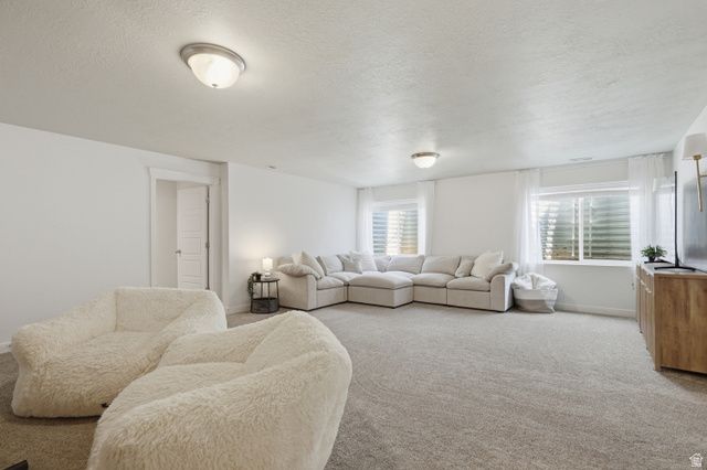 2069 W ORCHARD HARVEST DR, Kaysville, UT 84037