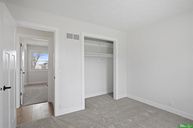 12230 Erskine Circle, Omaha, NE 68164