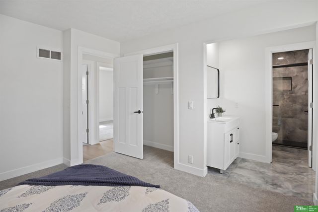 12230 Erskine Circle, Omaha, NE 68164