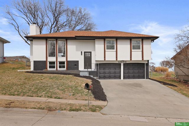 12230 Erskine Circle, Omaha, NE 68164