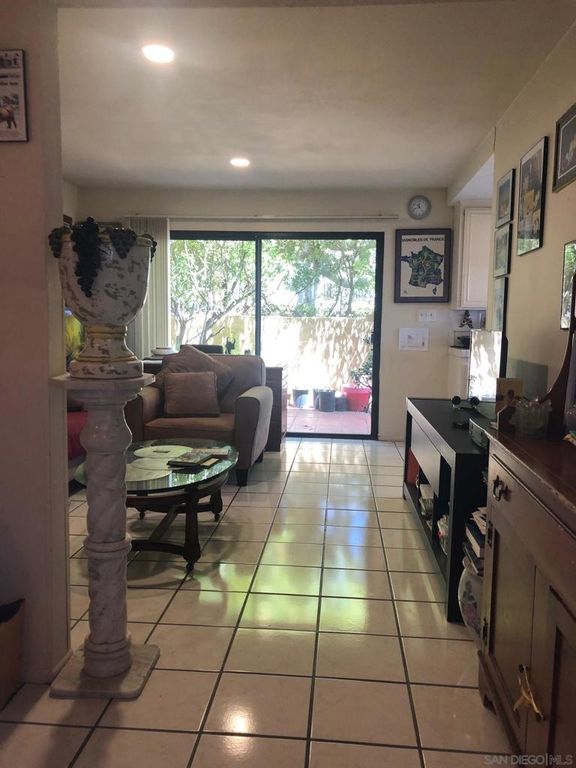 Image 10 of property listing at 6645 Caminito Scioto, La Jolla, CA 92037