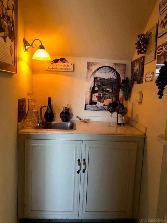 Image 11 of property listing at 6645 Caminito Scioto, La Jolla, CA 92037