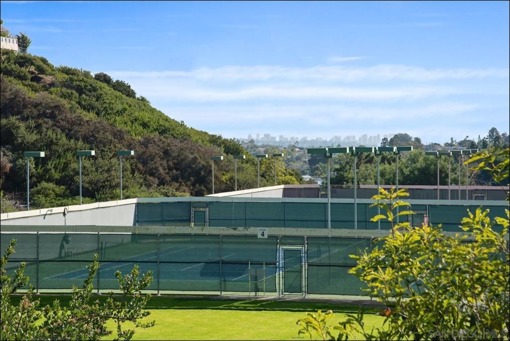 Image 18 of property listing at 6645 Caminito Scioto, La Jolla, CA 92037