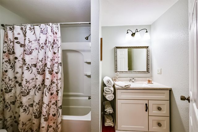 1628 Us Highway 90a West W, Hallettsville, TX 77964