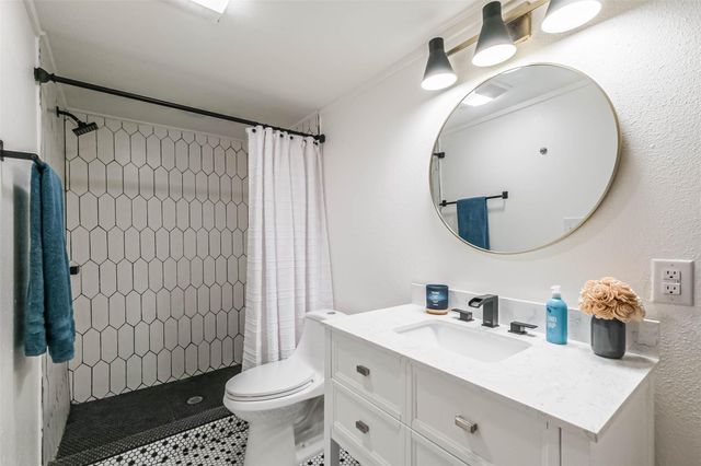 1628 Us Highway 90a West W, Hallettsville, TX 77964