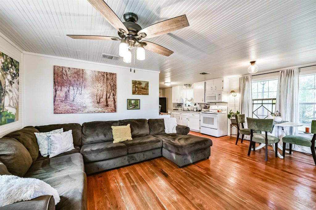 1628 Us Highway 90a West W, Hallettsville, TX 77964