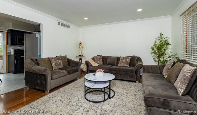 8308 Hickory Drive, Sterling Heights, MI 48312