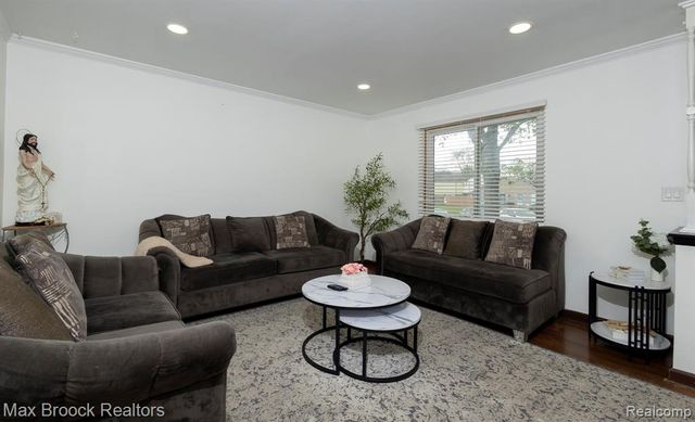 8308 Hickory Drive, Sterling Heights, MI 48312