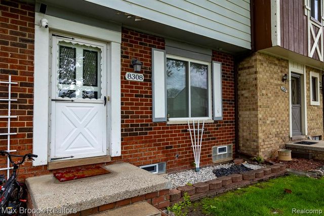 8308 Hickory Drive, Sterling Heights, MI 48312