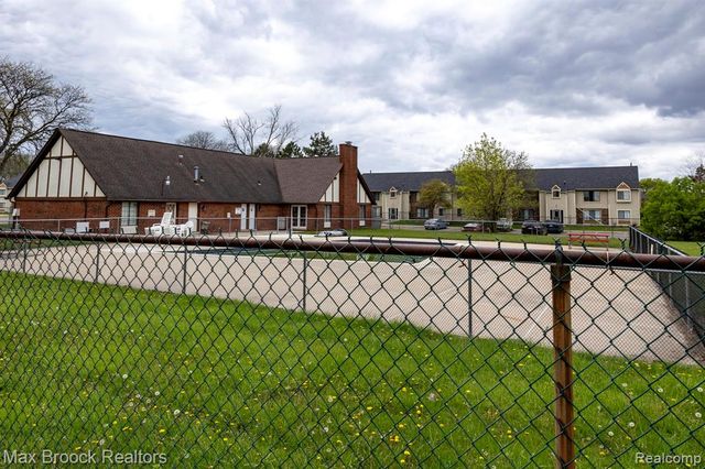 8308 Hickory Drive, Sterling Heights, MI 48312