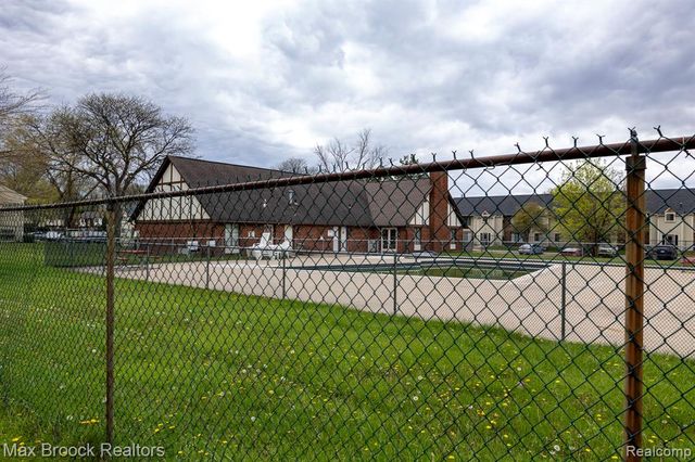 8308 Hickory Drive, Sterling Heights, MI 48312