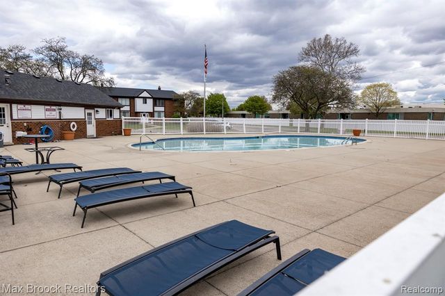 8308 Hickory Drive, Sterling Heights, MI 48312