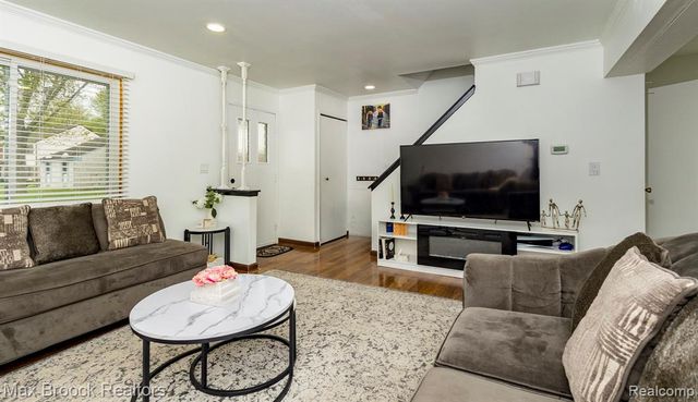 8308 Hickory Drive, Sterling Heights, MI 48312