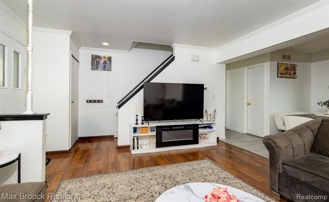 8308 Hickory Drive, Sterling Heights, MI 48312