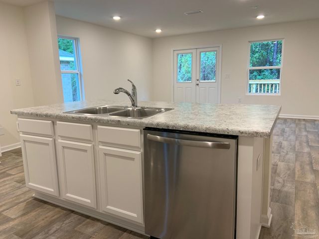 6432 Firefly Dr, Milton, FL 32583