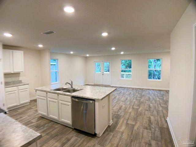 6432 Firefly Dr, Milton, FL 32583