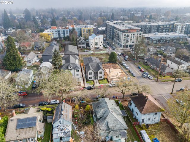 4370 N GANTENBEIN Ave 4, Portland, OR 97217