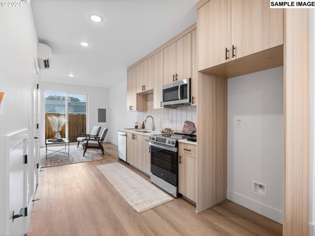 4370 N GANTENBEIN Ave 4, Portland, OR 97217