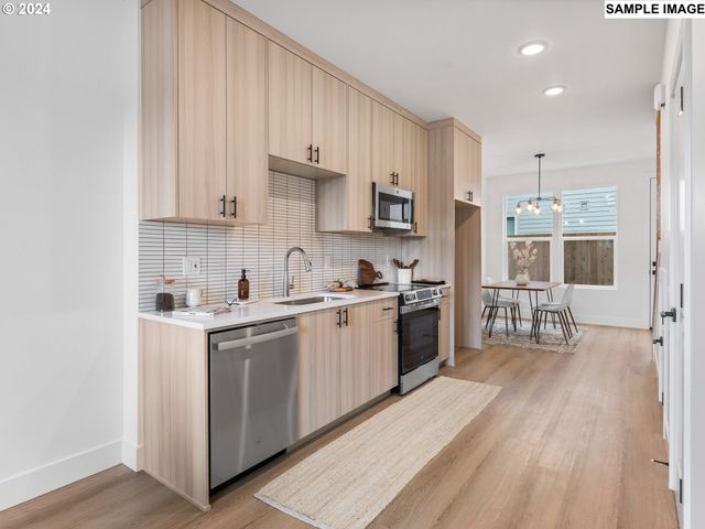 4370 N GANTENBEIN Ave 4, Portland, OR 97217