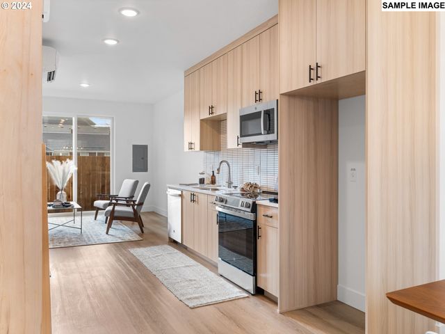 4370 N GANTENBEIN Ave 4, Portland, OR 97217