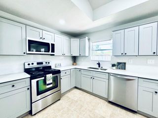 2717 Woodlawn St, Dickinson, TX 77539