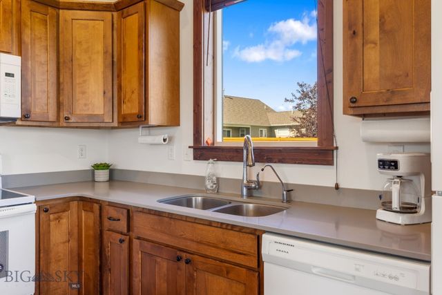 101 King Meadow Ln, Bozeman, MT 59718