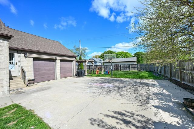 440 Norwich STREET, Milwaukee, WI 53207