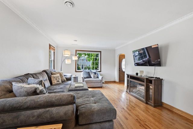 440 Norwich STREET, Milwaukee, WI 53207