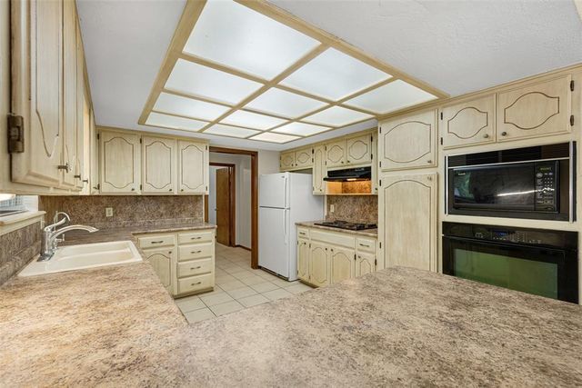 1531 County Rd 1300, Amber, OK 73004
