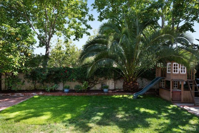 20 Ashland Dr, Novato, CA 94949