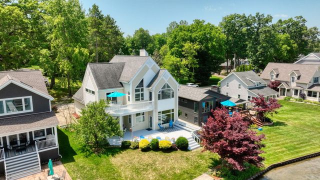 413 Oakwood Avenue, Columbia Twp, MI 49234