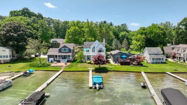 413 Oakwood Avenue, Columbia Twp, MI 49234