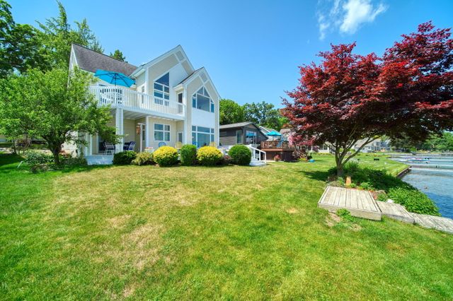 413 Oakwood Avenue, Columbia Twp, MI 49234