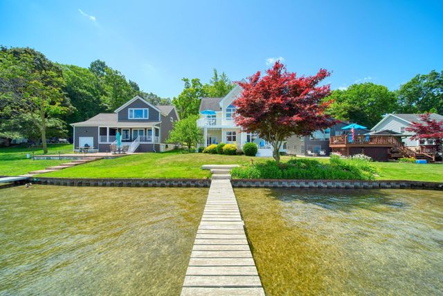 413 Oakwood Avenue, Columbia Twp, MI 49234