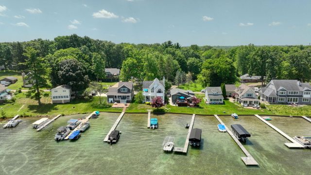 413 Oakwood Avenue, Columbia Twp, MI 49234