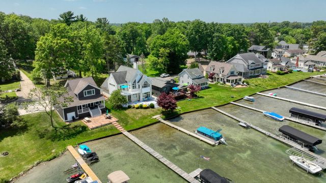 413 Oakwood Avenue, Columbia Twp, MI 49234
