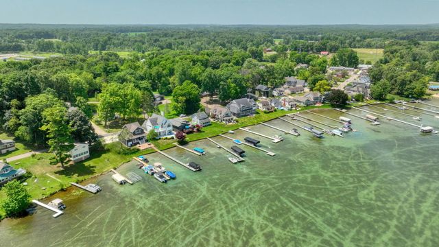 413 Oakwood Avenue, Columbia Twp, MI 49234