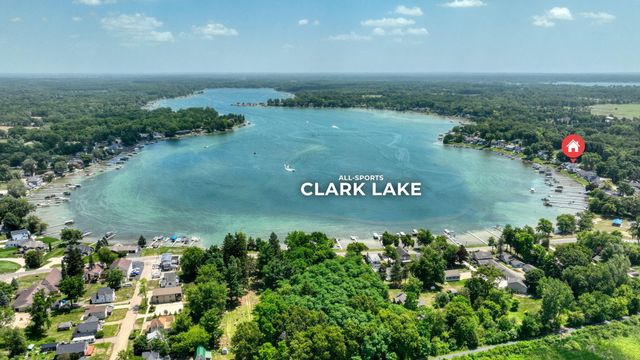 413 Oakwood Avenue, Columbia Twp, MI 49234