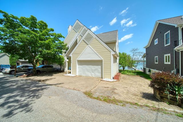 413 Oakwood Avenue, Columbia Twp, MI 49234