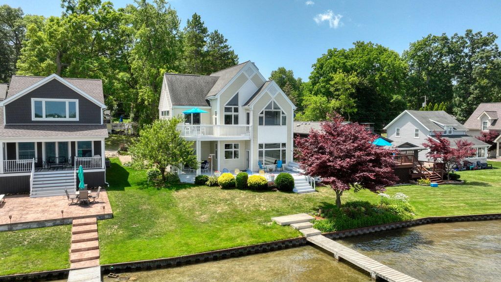 413 Oakwood Avenue, Columbia Twp, MI 49234
