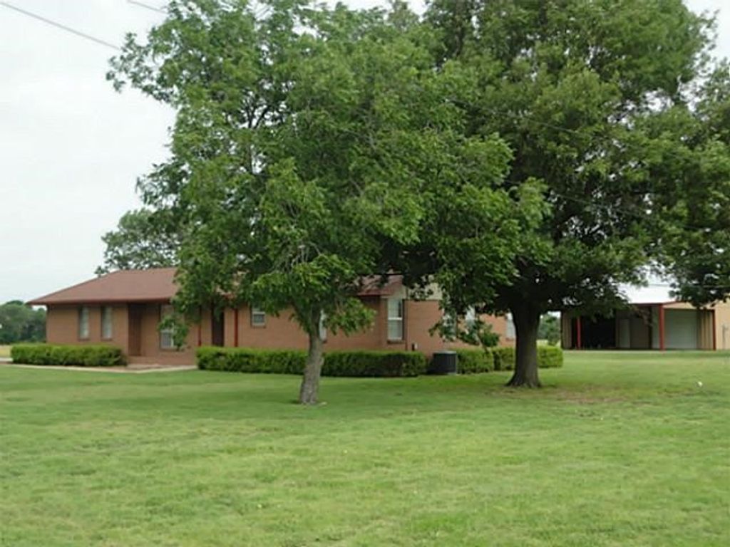 215 Westfield Way, Whitewright, TX 75491