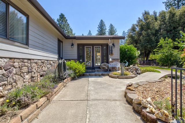 415 Carriage Lantern Ct, Somerset, CA 95684