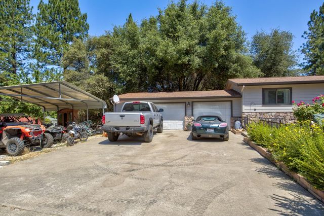 415 Carriage Lantern Ct, Somerset, CA 95684